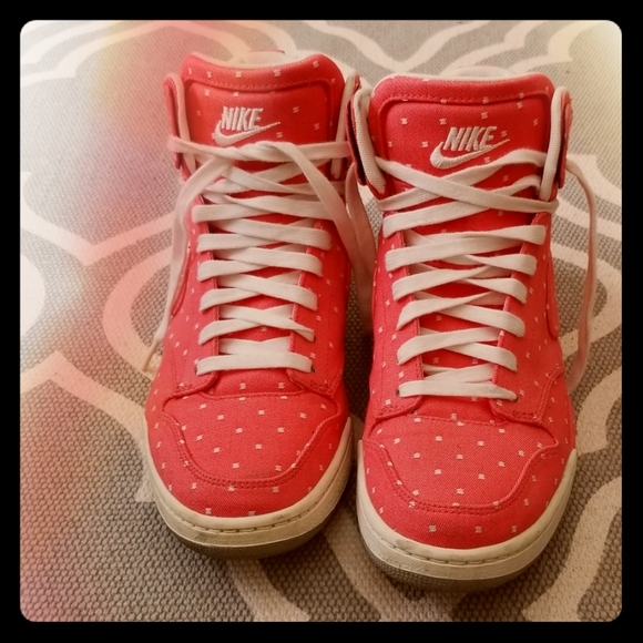 Nike shoes - Picture 1 of 3